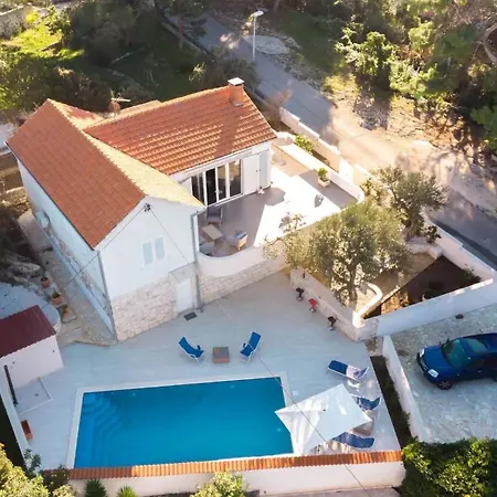 Holiday home Lili-with Pool Near The Sea