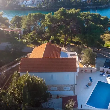 Holiday home Lili-with Pool Near The Sea Splitska
