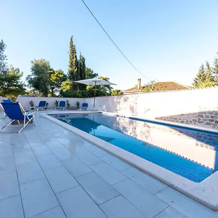 Lili-with Pool Near The Sea *